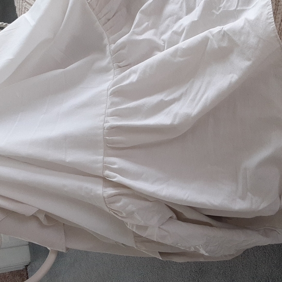 Full size ecru bedskirt - Picture 2 of 2